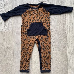 Kyte big leopard longall snap romper 3-6